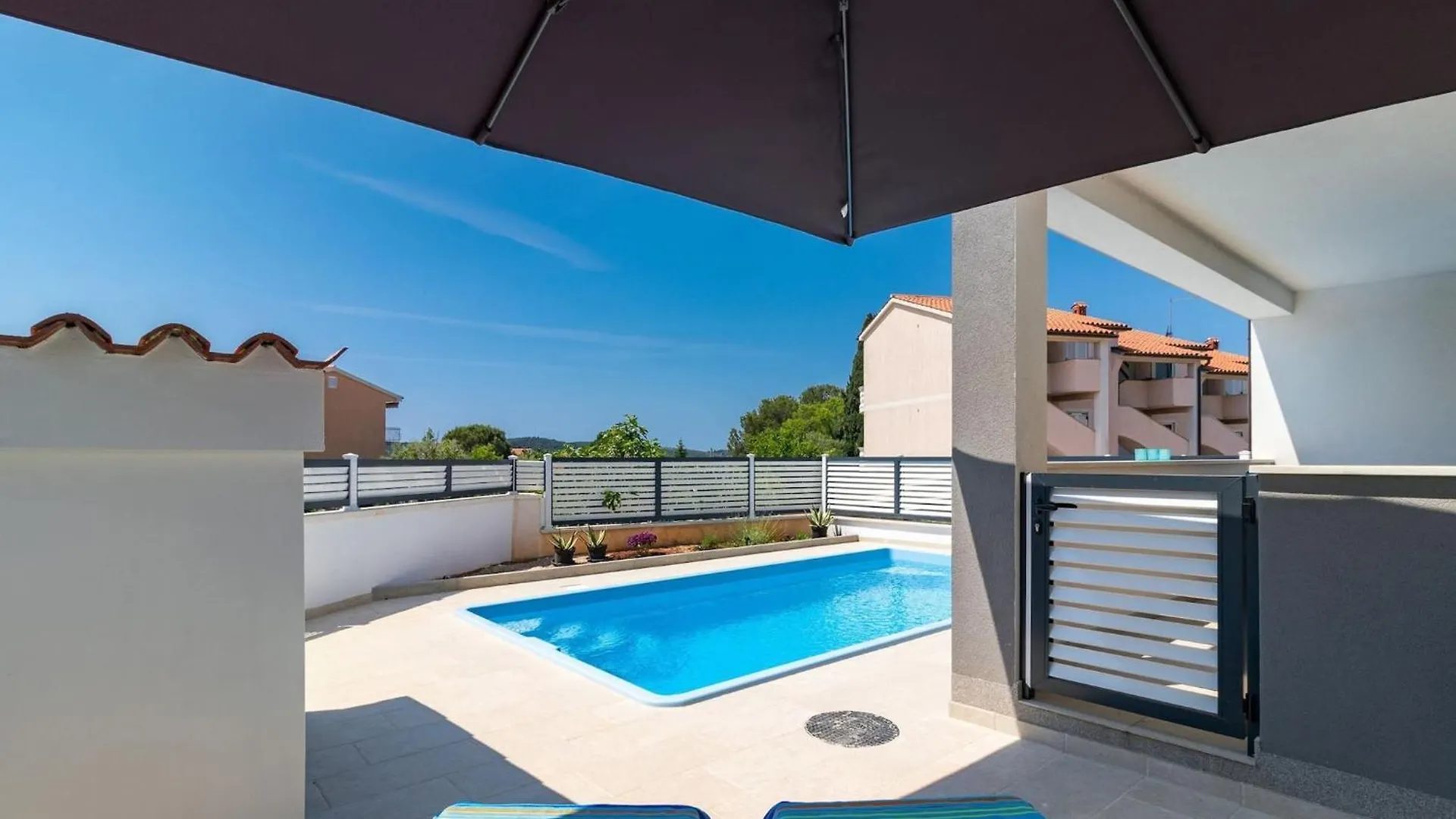 Pool Apartment Sax Medulin Croatia