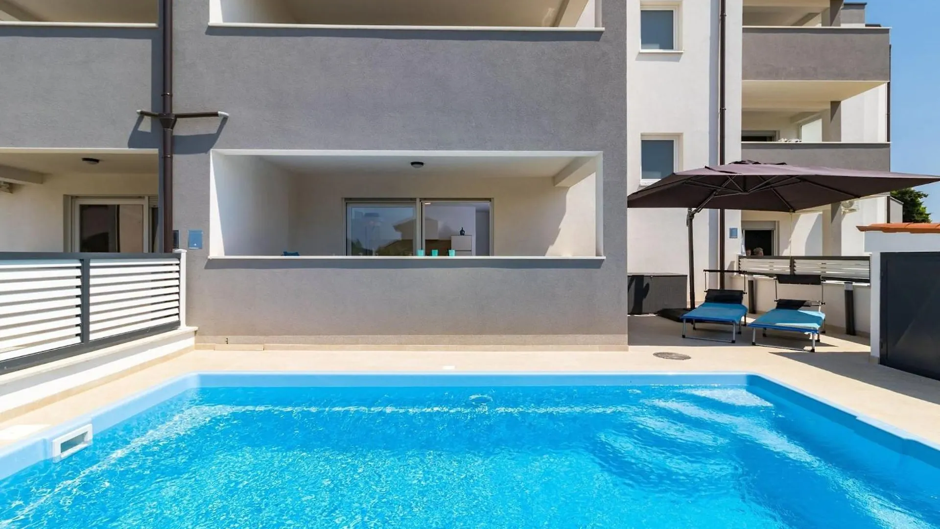 Pool Apartment Sax Medulin Croatia