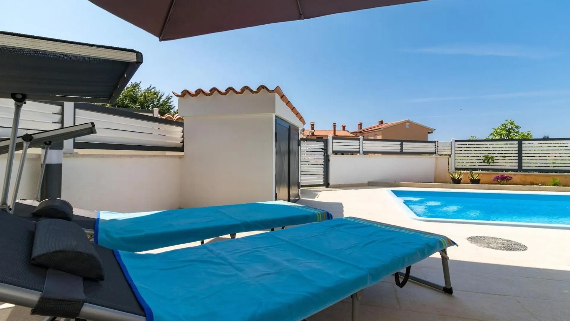 Pool Apartment Sax Medulin 0*,  Croatia