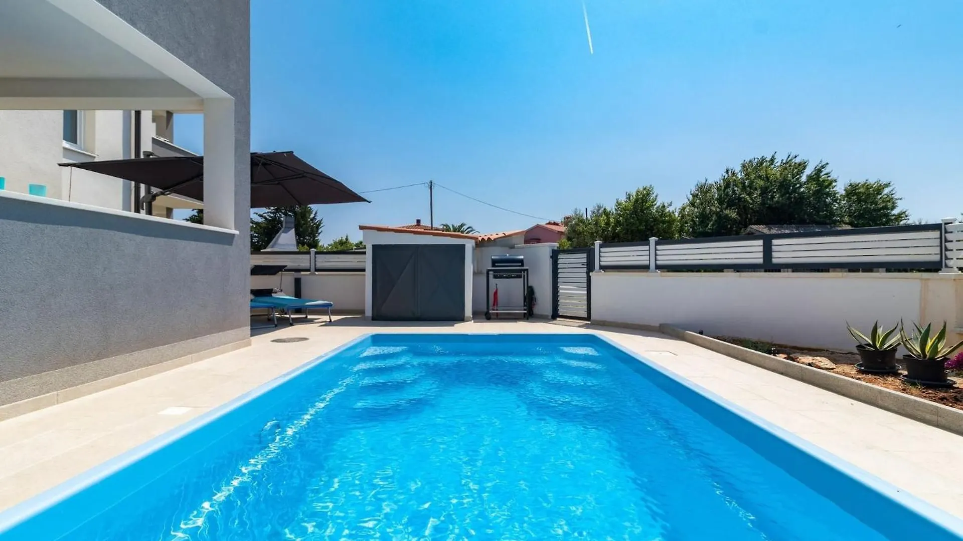 Pool Apartment Sax Medulin